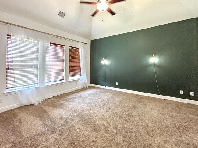 Building Photo - 2336 Millbrook Loop