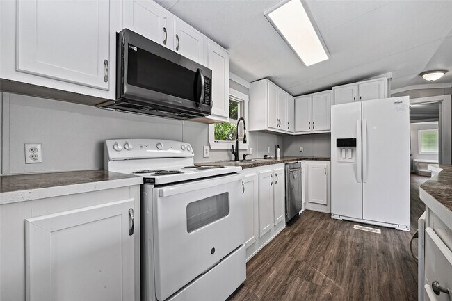 Building Photo - 2122 Koster Rd