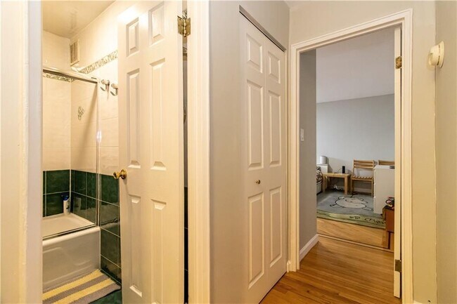 Building Photo - 50 Brighton 1st Rd