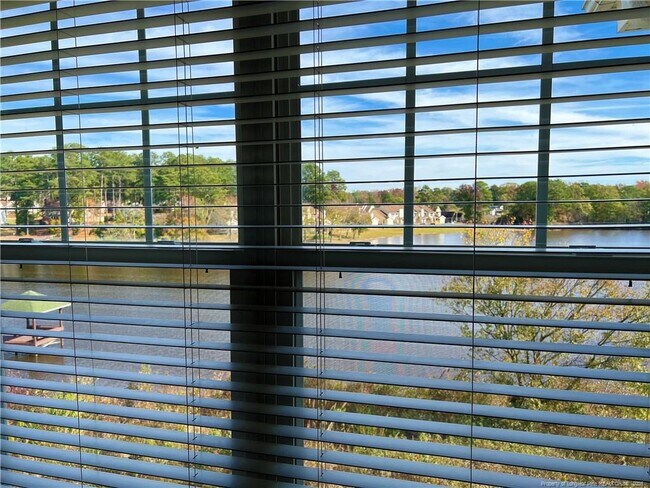 Building Photo - 3330 Harbour Pointe Pl