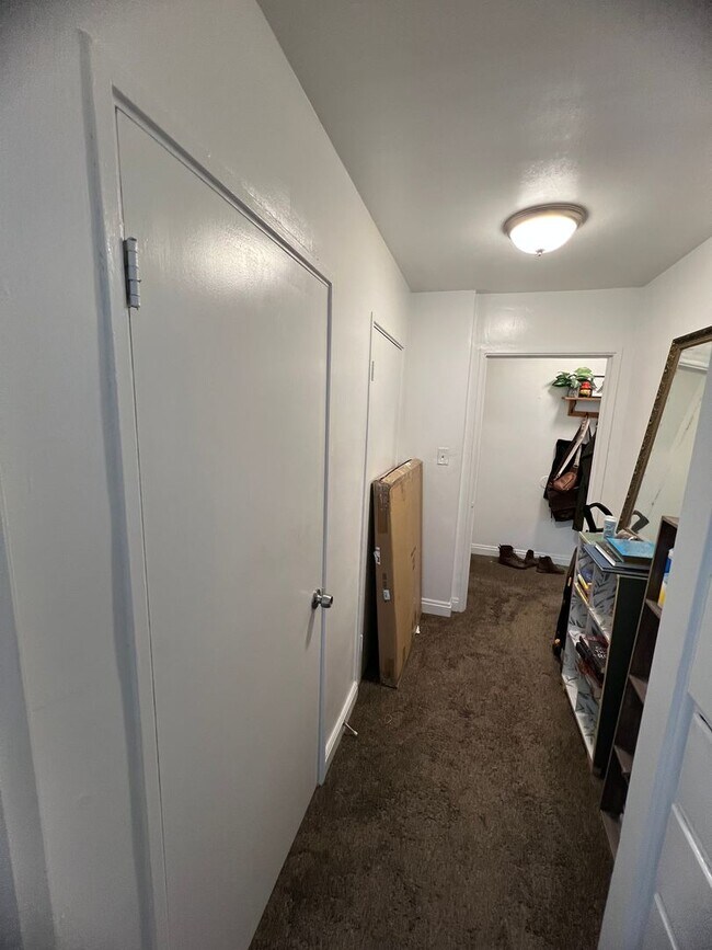 Building Photo - South of BYU Campus 1 bed /1 bath