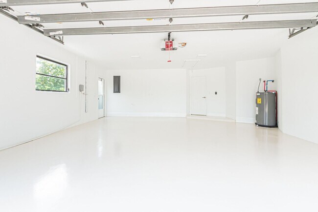 Building Photo - Naples Annual Rental –Single-Family Home w...