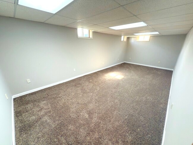 Building Photo - 5184 Taylor Lake Ln