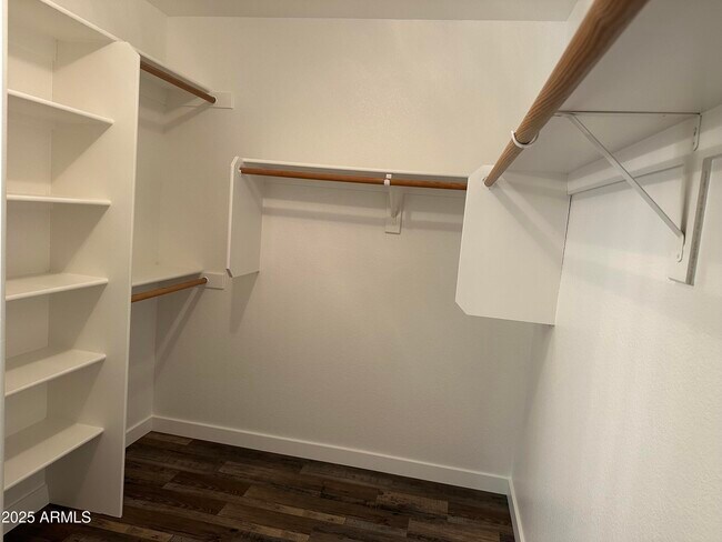 Building Photo - 2326 E Aire Libre Ave