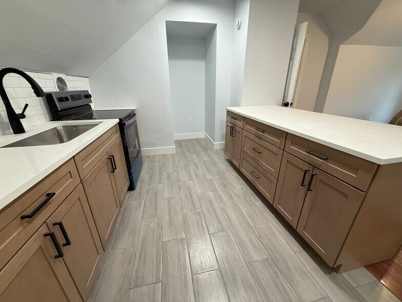 Building Photo - 1367 Burdette Ave