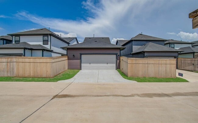 Building Photo - 1515 Noble Pk Dr