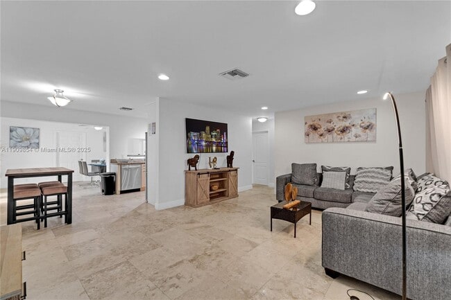 Building Photo - 3338 Taft St