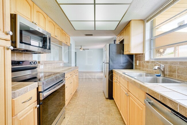 Building Photo - Welcome to your Perfect Beachside Retreat!