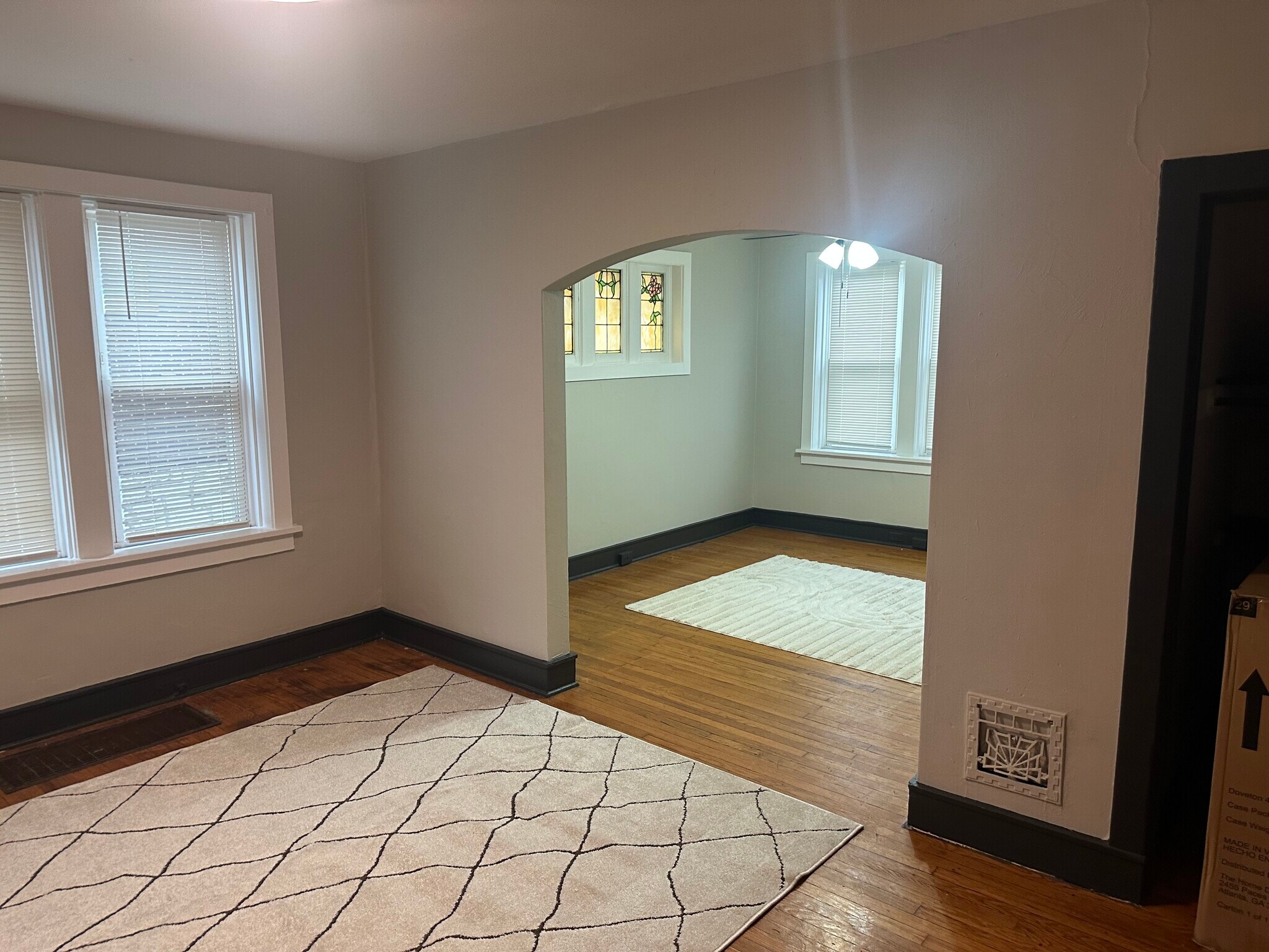 Building Photo - 4916 Winona Ave