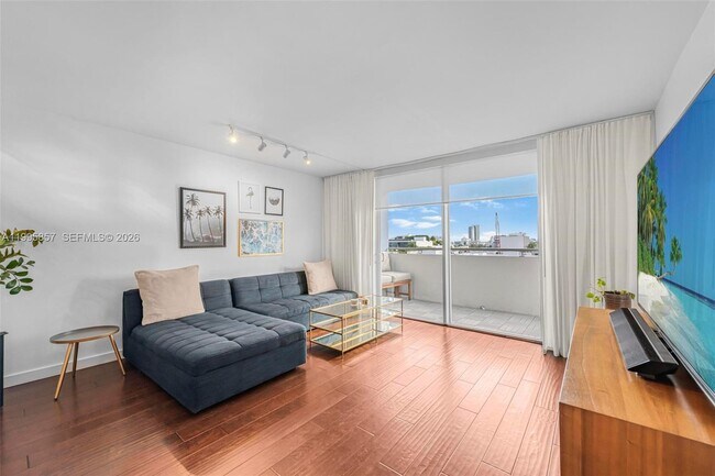 Building Photo - 1658 Bay Rd