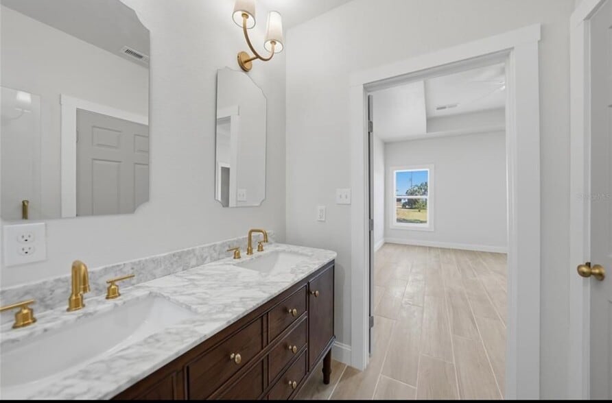 Building Photo - 3320 Palm Dr