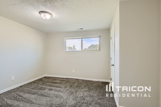 Building Photo - 667 W 2200 N