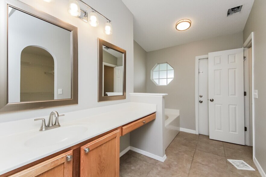 Building Photo - 2122 Marisol Loop