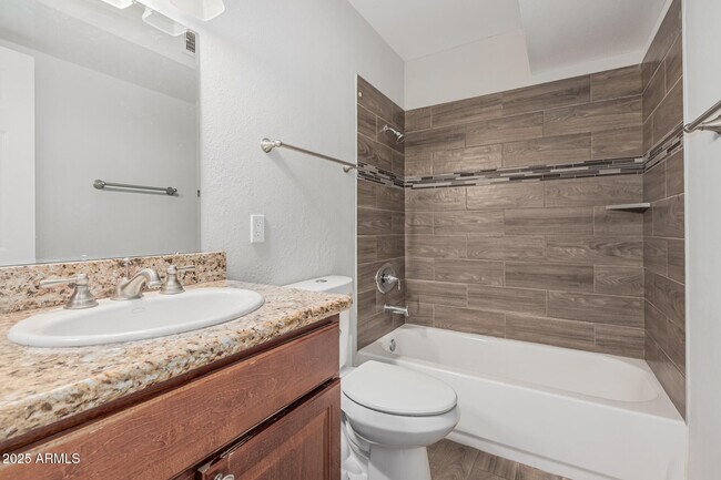 Building Photo - 3741 W Poinsettia Dr
