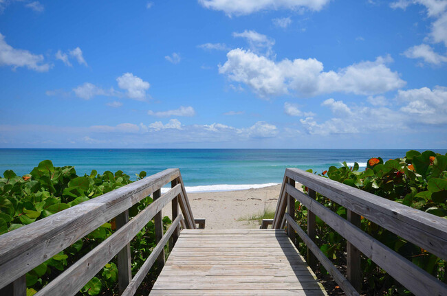 Building Photo - 508 Sea Oats Dr
