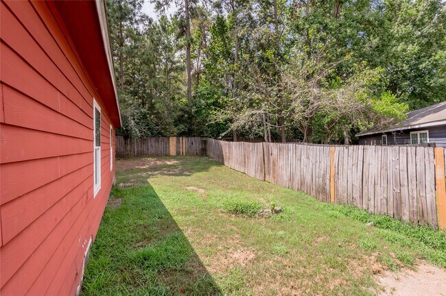 Building Photo - 144 Varsity Dr