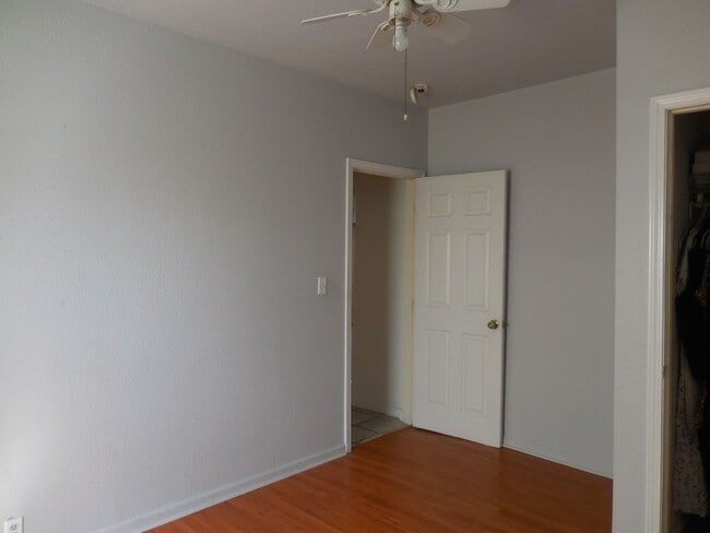 Building Photo - 301 Santa Clara Ave