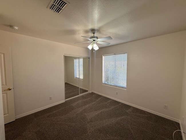 Building Photo - 3 Bedroom 2 Bathroom Home