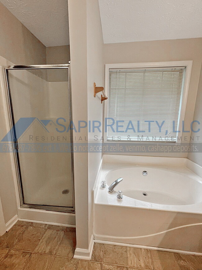 Building Photo - 712 Habersham Ct