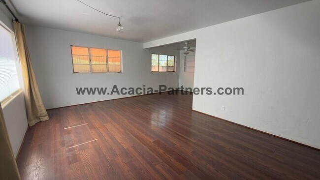 Building Photo - Three Bedroom Ranch Style Home