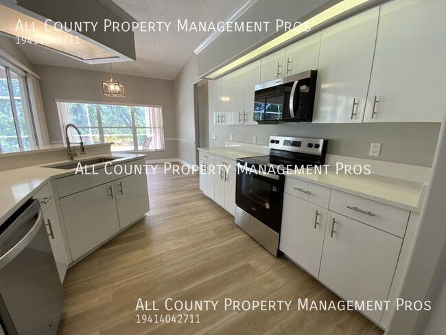 Building Photo - 1030 Bayshore Dr