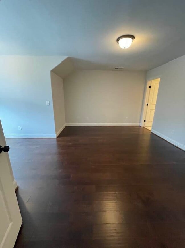 Building Photo - 978 Lennox Blvd