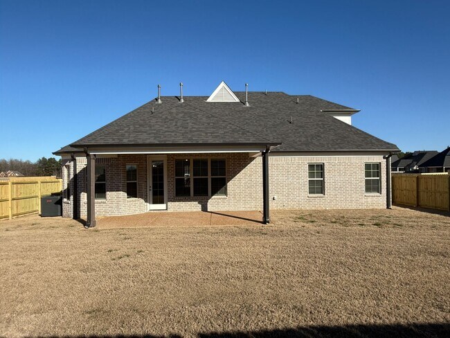 Building Photo - 140 Misty Meadows Dr