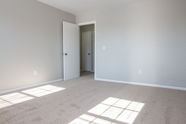 Building Photo - 7778 Deercrest Ct