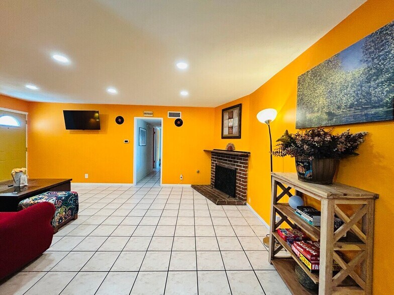 Building Photo - 8871 Belmont St