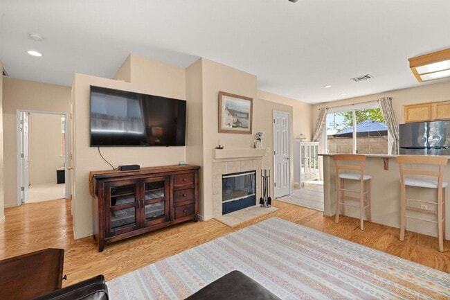Building Photo - Adorable 3 bedroom 2 bath home
