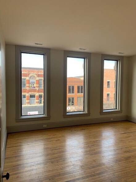 Building Photo - 10 1/2 N Sandusky St