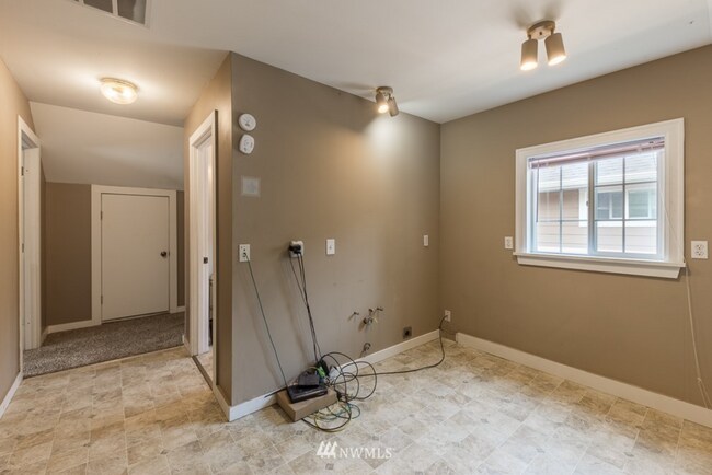 Building Photo - Live 5-Minutes from WWU — Roommate-Friendly Home Near Downtown Bellingham