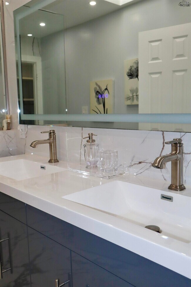 Building Photo - 19 Pilot Point Dr