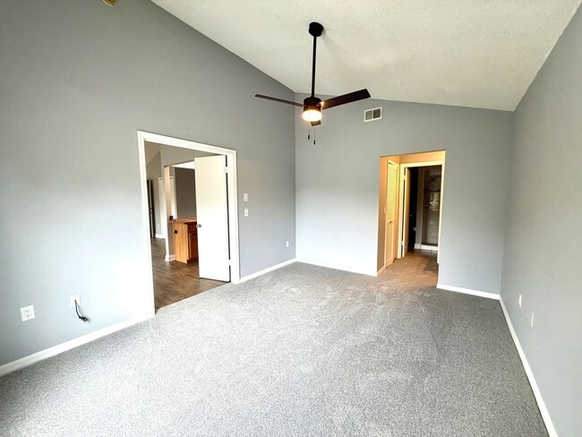 Building Photo - 549 Sun Ridge Pl