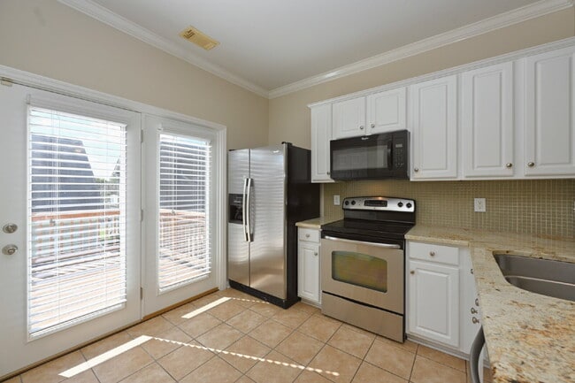 Building Photo - 2 BR Harbor Village Condo