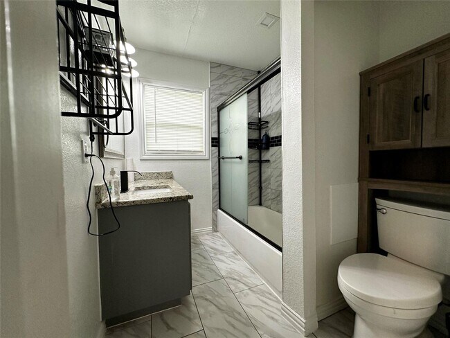 Building Photo - 3144 Gordan