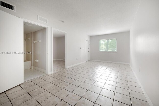 Building Photo - 3398 NE 9th Dr