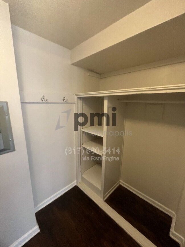 Building Photo - 1 W 28th St