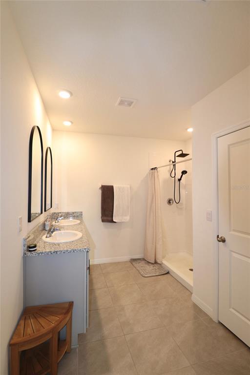 Building Photo - 8341 Ender Hls Dr