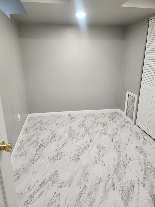 Building Photo - Single family home in great neighborhood!