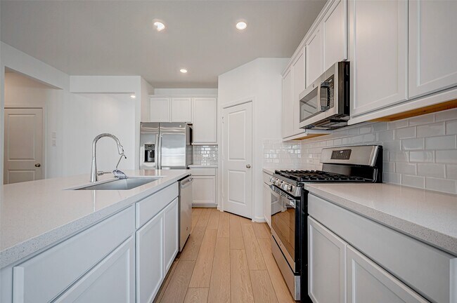 Building Photo - 1127 Sugar Dr