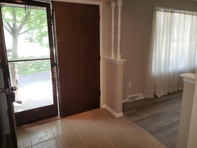 Building Photo - 24694 Creekside Dr