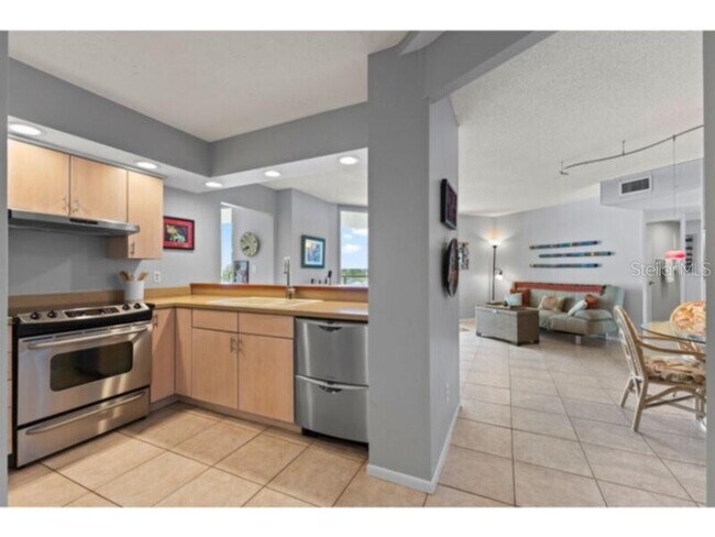 Building Photo - 1111 N Gulfstream Ave