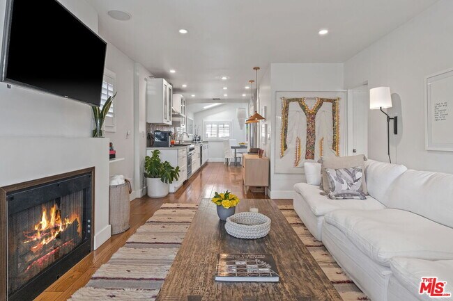 Building Photo - 1605 Cabrillo Ave