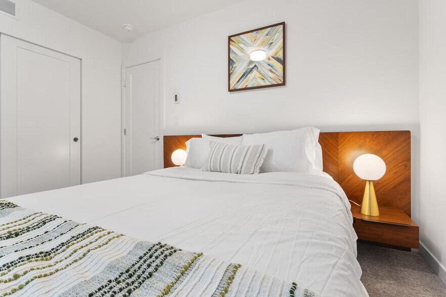 Building Photo - 2433 S Plum St