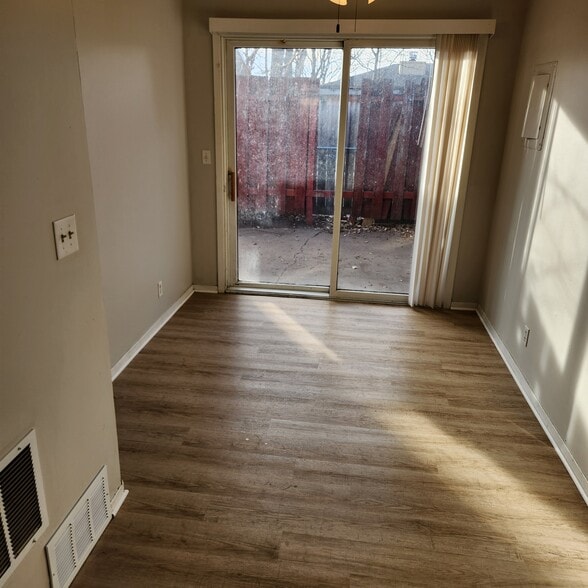 Building Photo - 129 B St