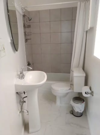 Building Photo - 131 C St SE