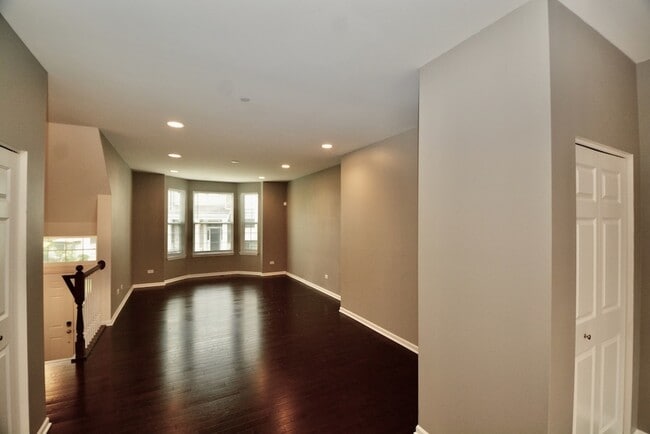 Building Photo - 2953 Madison Dr