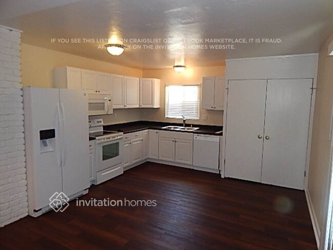 Building Photo - 3000 Phillips Ct