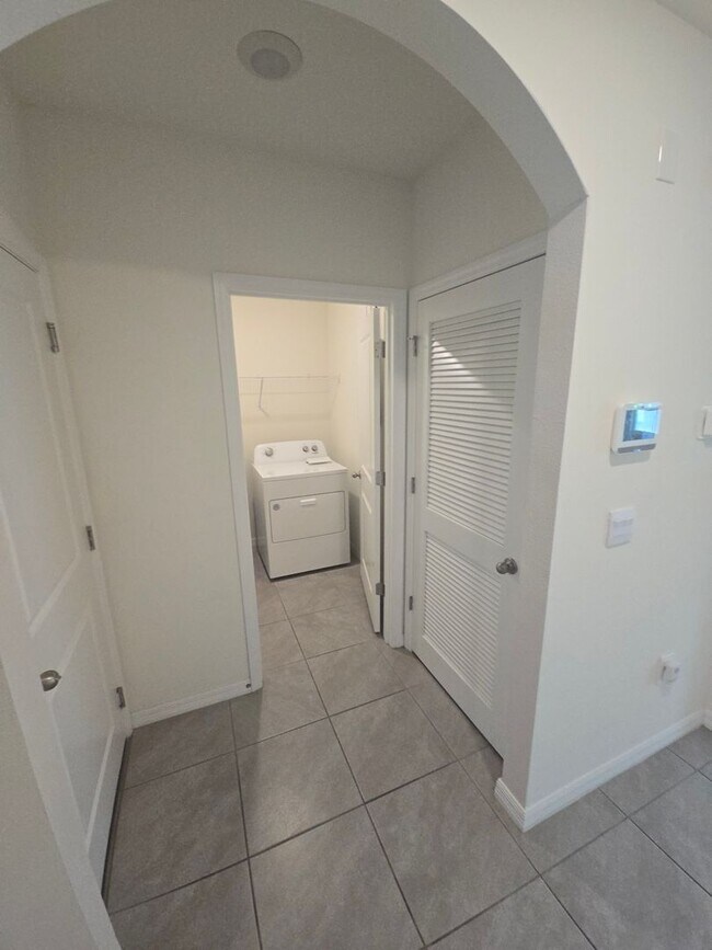 Building Photo - Gorgeous 3-Bedroom, 2-Bathroom Townhouse in Bradenton